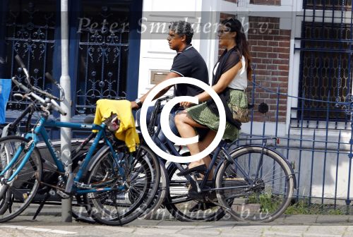 Amsterdam 6 september 2013
Frank Rijkaard met zijn dochter Lindsay op de fiets
