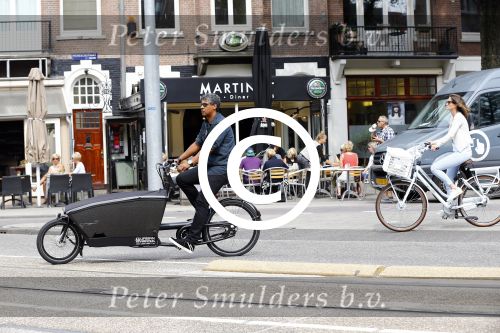 Amsterdam 21 augustus 2013
Frank Rijkaard en zijn vrouw Stephanie op de fiets in Amsterdam.
Peter Smulders bv