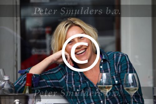 Amsterdam 20 augustus 2013
Gallyon v Vessem met een kennis op terras bij George.
Peter Smulders bv