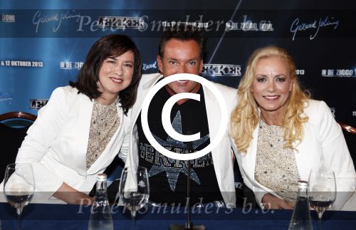 Amsterdam 8 augustus 2013
Gerard Joling en Caren Maywood en Alice Maywood tijdens persconferentie in het Amstel hotel waar ze aankondigen weer op te gaan treden tijdens concert Gerad Joling in het ziggo dome.
Peter Smulders bv