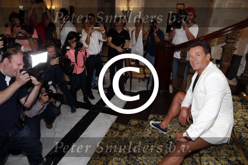 Amsterdam 8 augustus 2013
Gerard Joling en Caren Maywood en Alice Maywood tijdens persconferentie in het Amstel hotel waar ze aankondigen weer op te gaan treden tijdens concert Gerad Joling in het ziggo dome.
Peter Smulders bv