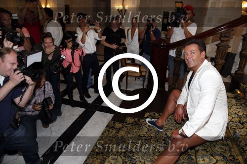 Amsterdam 8 augustus 2013
Gerard Joling en Caren Maywood en Alice Maywood tijdens persconferentie in het Amstel hotel waar ze aankondigen weer op te gaan treden tijdens concert Gerad Joling in het ziggo dome.
Peter Smulders bv
