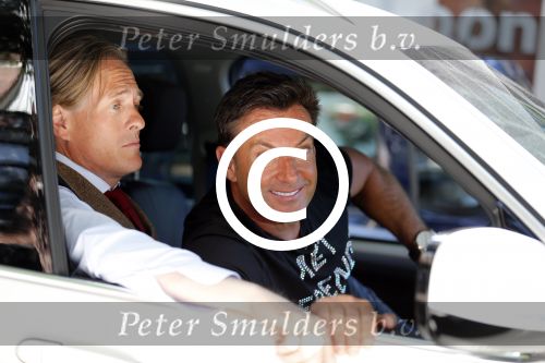 Amsterdam 14 augustus 2013
Gerard Joling en Jort Kelder nemen commercial op voor autoverhuurbedrijf Sixt in Amsterdam zuid.
Peter Smulders bv