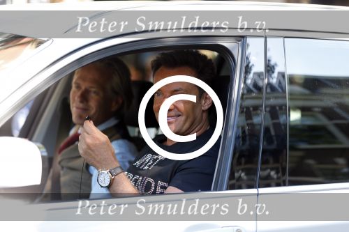 Amsterdam 14 augustus 2013
Gerard Joling en Jort Kelder nemen commercial op voor autoverhuurbedrijf Sixt in Amsterdam zuid.
Peter Smulders bv