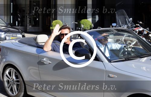 Amsterdam 14 augustus 2013
Gerard Joling en Jort Kelder nemen commercial op voor autoverhuurbedrijf Sixt in Amsterdam zuid.
Peter Smulders bv