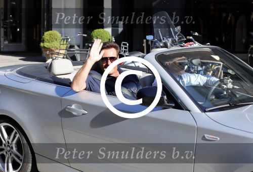 Amsterdam 14 augustus 2013
Gerard Joling en Jort Kelder nemen commercial op voor autoverhuurbedrijf Sixt in Amsterdam zuid.
Peter Smulders bv