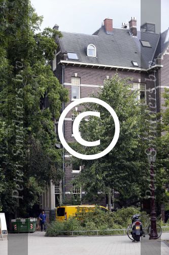 Amsterdam 13 augustus 2013
Appartement van Glennis Grace. Onder haar wordt verbouwd en Glennis heeft daar veel last van.
Peter Smulders bv