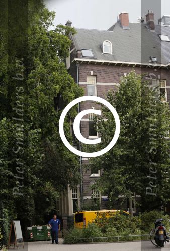 Amsterdam 13 augustus 2013
Appartement van Glennis Grace. Onder haar wordt verbouwd en Glennis heeft daar veel last van.
Peter Smulders bv