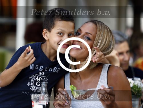 Amsterdam 28 augustus 2013
Glennis Grace op terras bij de Joffers.
Peter Smulders bv
