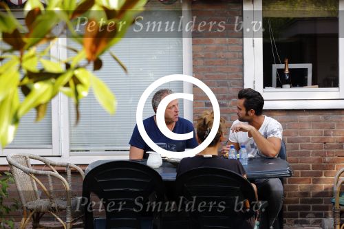 Amsterdam 29 augustus 2013
Gordon met zijn vriend aan het ontbijten in de tuin waae Gordon en Gerard Joling even geen cent te makken opnemen.
Peter Smulders bv