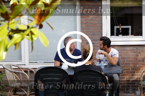 Amsterdam 29 augustus 2013
Gordon met zijn vriend aan het ontbijten in de tuin waae Gordon en Gerard Joling even geen cent te makken opnemen.
Peter Smulders bv