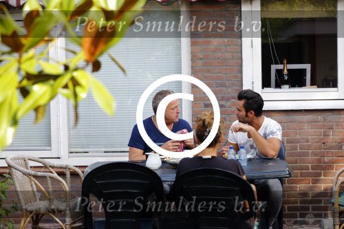 Amsterdam 29 augustus 2013
Gordon met zijn vriend aan het ontbijten in de tuin waae Gordon en Gerard Joling even geen cent te makken opnemen.
Peter Smulders bv