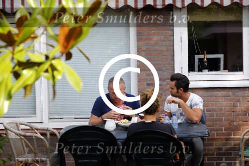 Amsterdam 29 augustus 2013
Gordon met zijn vriend aan het ontbijten in de tuin waae Gordon en Gerard Joling even geen cent te makken opnemen.
Peter Smulders bv