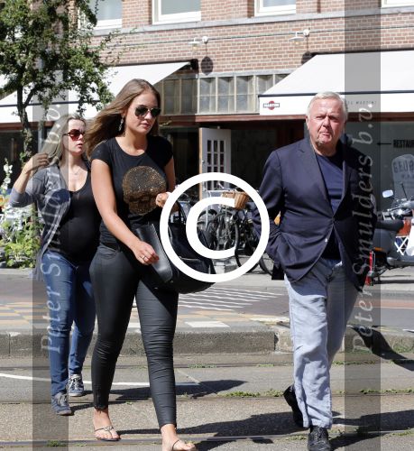 Amsterdam 14 augustus 2013
Harry Mens met zijn zwangere dochter Suze en dochter Sarah.
Peter Smulders bv