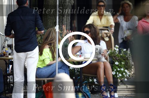 Amsterdam 23 augustus 2013
Zangerse Hind met Graziella Ferraro op terras.
Peter Smulders bv