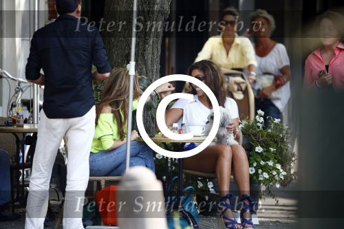 Amsterdam 23 augustus 2013
Zangerse Hind met Graziella Ferraro op terras.
Peter Smulders bv