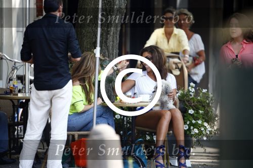Amsterdam 23 augustus 2013
Zangerse Hind met Graziella Ferraro op terras.
Peter Smulders bv
