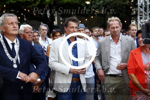 Amsterdam 5 september 2013
Opening nieuwe eyeworks pand met Reinout en Danielle Oerlemans (met kinderen) en burgemeester Eberhard v d Laan. Hubert deitmers