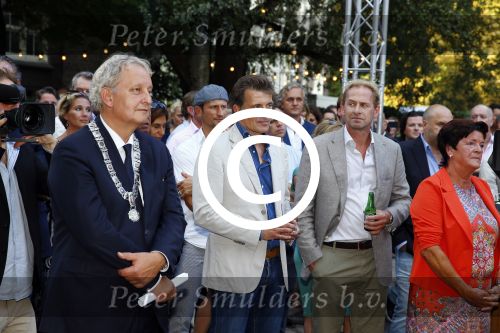 Amsterdam 5 september 2013
Opening nieuwe eyeworks pand met Reinout en Danielle Oerlemans (met kinderen) en burgemeester Eberhard v d Laan. Hubert deitmers