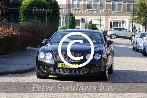 Volendam 6 september 2013
Jan en Liza Smit gaan wandelen met hun zoon Senn en dochter Emma.
Jaap Buijs met zijn bentley