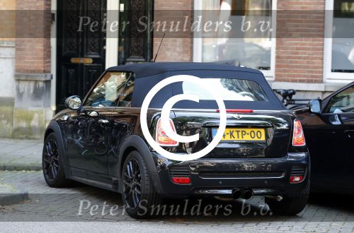 Amsterdam 16 augustus 2013
Jaap v Zweden met zijn vrouw Aaltje in een mini cooper cabrio.
Peter Smulders bv