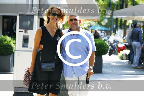 Amsterdam 16 augustus 2013
Jaap v Zweden met zijn vrouw Aaltje in een mini cooper cabrio.
Peter Smulders bv