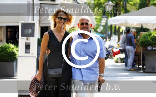Amsterdam 16 augustus 2013
Jaap v Zweden met zijn vrouw Aaltje in een mini cooper cabrio.
Peter Smulders bv