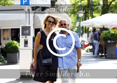 Amsterdam 16 augustus 2013
Jaap v Zweden met zijn vrouw Aaltje in een mini cooper cabrio.
Peter Smulders bv