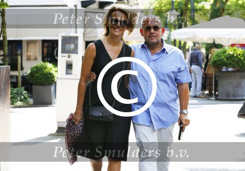Amsterdam 16 augustus 2013
Jaap v Zweden met zijn vrouw Aaltje in een mini cooper cabrio.
Peter Smulders bv
