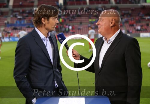 Eindhoven, 20 Augustus 2013
Voorronde Champions League seizoen 2013-2014 tussen PSV en AC Milan, eindstand 1-1
Jack v Gelder in gesprek met Phillip Cocu
Foto Junior Smulders