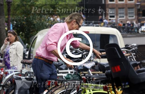 Amsterdam 17 augustus 2013
Jan Lenferink doet boodschappen op de noordermarkt.
Peter Smulders bv
