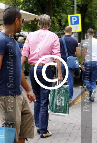 Amsterdam 17 augustus 2013
Jan Lenferink doet boodschappen op de noordermarkt.
Peter Smulders bv