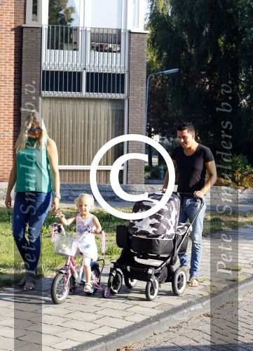 Volendam 6 september 2013
Jan en Liza Smit gaan wandelen met hun zoon Senn en dochter Emma.