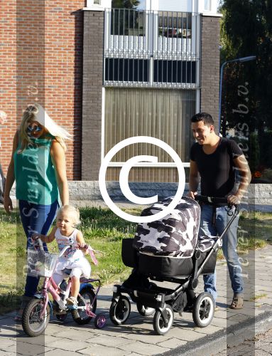 Volendam 6 september 2013
Jan en Liza Smit gaan wandelen met hun zoon Senn en dochter Emma.
