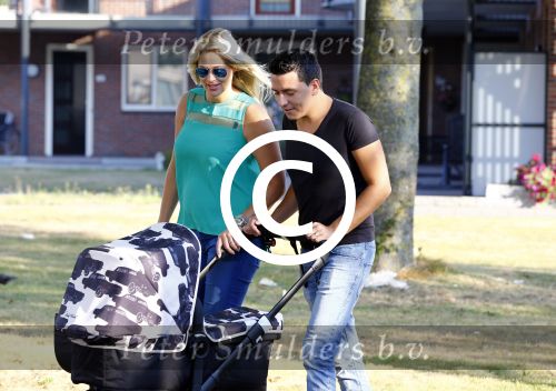 Volendam 6 september 2013
Jan en Liza Smit gaan wandelen met hun zoon Senn en dochter Emma.