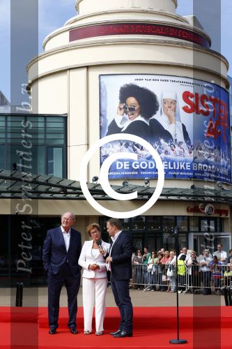 Scheveningen 30 augustus 2013
20 jarig bestaan van het circustheater in Scheveningen.
Joop v d Ende met Janine