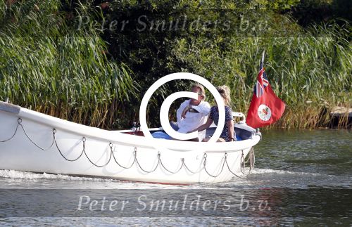 Nigtevecht 4 september 2013
Jort Kelder en Lauren Verster op hun sloep aan het varen op de vecht.