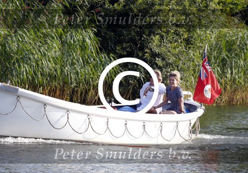 Nigtevecht 4 september 2013
Jort Kelder en Lauren Verster op hun sloep aan het varen op de vecht.