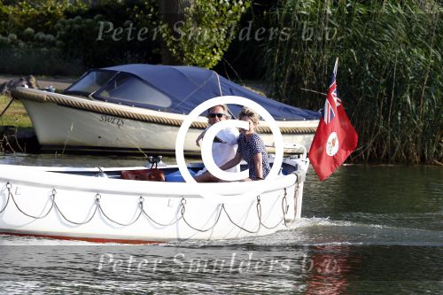 Nigtevecht 4 september 2013
Jort Kelder en Lauren Verster op hun sloep aan het varen op de vecht.