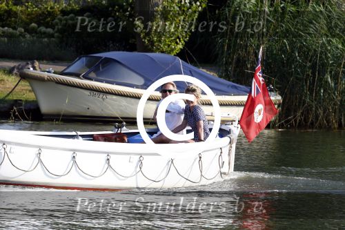 Nigtevecht 4 september 2013
Jort Kelder en Lauren Verster op hun sloep aan het varen op de vecht.