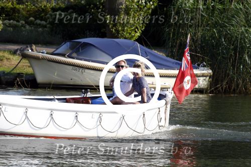 Nigtevecht 4 september 2013
Jort Kelder en Lauren Verster op hun sloep aan het varen op de vecht.