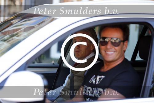 Amsterdam 14 augustus 2013
Gerard Joling en Jort Kelder nemen commercial op voor autoverhuurbedrijf Sixt in Amsterdam zuid.
Peter Smulders bv