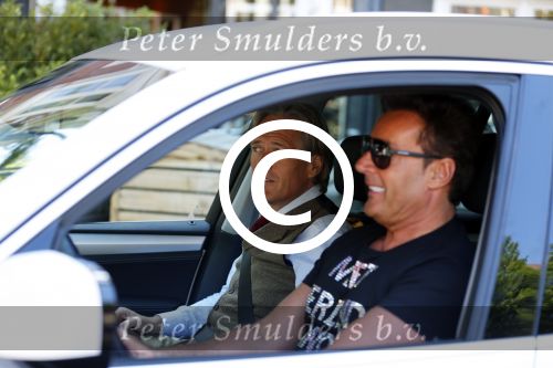 Amsterdam 14 augustus 2013
Gerard Joling en Jort Kelder nemen commercial op voor autoverhuurbedrijf Sixt in Amsterdam zuid.
Peter Smulders bv