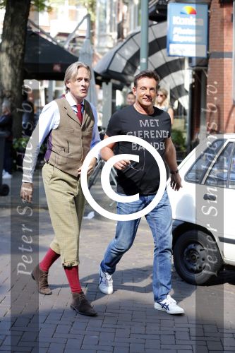 Amsterdam 14 augustus 2013
Gerard Joling en Jort Kelder nemen commercial op voor autoverhuurbedrijf Sixt in Amsterdam zuid.
Peter Smulders bv