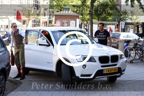 Amsterdam 14 augustus 2013
Gerard Joling en Jort Kelder nemen commercial op voor autoverhuurbedrijf Sixt in Amsterdam zuid.
Peter Smulders bv