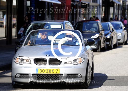 Amsterdam 14 augustus 2013
Gerard Joling en Jort Kelder nemen commercial op voor autoverhuurbedrijf Sixt in Amsterdam zuid.
Peter Smulders bv