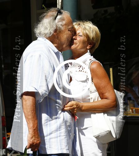 Amsterdam 26 augustus 2013
Jules en Puck Croiset verliefd en kussend op de cornelis schuytstraat.
Peter Smulders bv