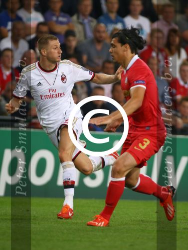 Eindhoven, 20 Augustus 2013
3e Voorronde CL PSV-AC Milan, eindstand 1-1
Karim Rekik in duel met Ignazio Abate
Foto Peter Smulders BV