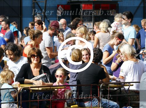 Amsterdam 18 augustus 2013
Kluun Raymond v d Klundert met zijn nieuwe vriendin op de parade.
Peter Smulders bv