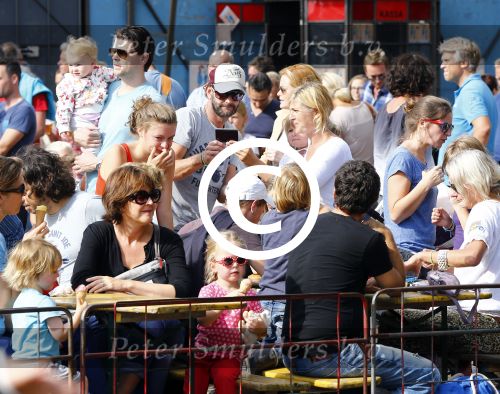 Amsterdam 18 augustus 2013
Kluun Raymond v d Klundert met zijn nieuwe vriendin op de parade.
Peter Smulders bv